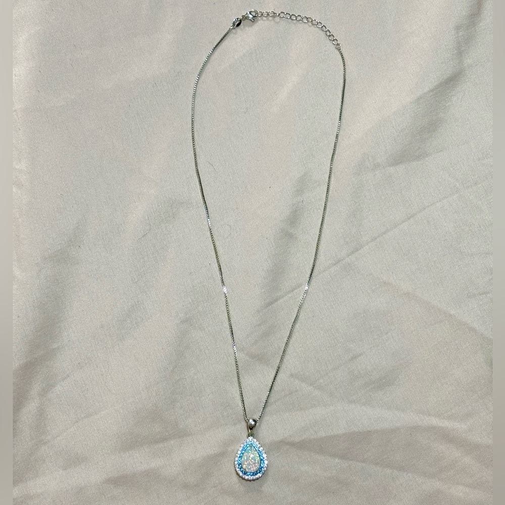 sparkly blue and silver white opal style crystal necklace 🫧🩵